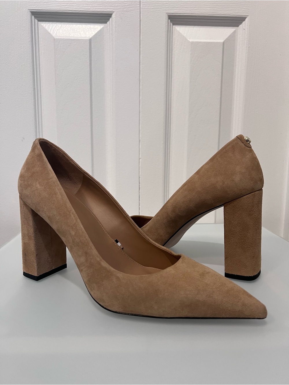 Boss Janet Tan Suede Pump block Heel Pointed Toe Shoe Size 40 1/2